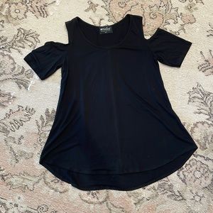 Frank Lyman Weekender cold shoulder top